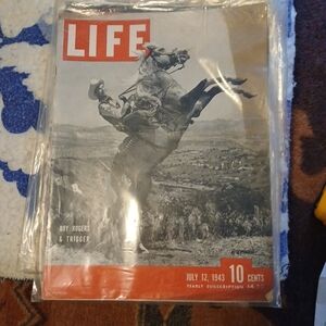 Magazine July 12, 1943 Vintage Cover - Roy Rogers & Trigger (Black/Red)